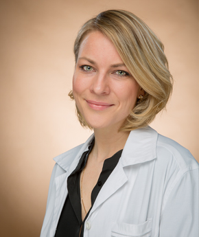 Lisa Ahlström Eiran sairaalassa on erikoistunut kiinalaiseen lääketieteeseen ja akupuntioon.