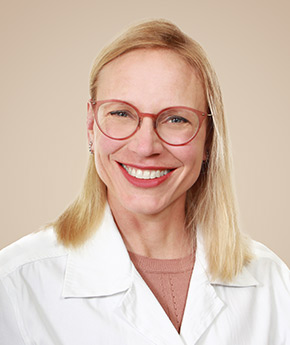 Verisuonikirurgian erikoislääkäri Karoliina Halmesmäki Eiran sairaalassa hoitaa verenkiertohäiriöitä ja suonikohjuja.