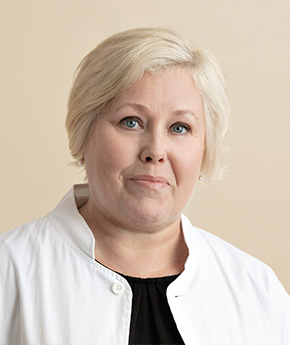 Ihotauti- ja allergologian erikoislääkäri Anna Hjerppe Eiran sairaalassa, erikoisosaaminen akne, atopia, ihottumat, psoriasis, haavahoito, luomien poisto.
