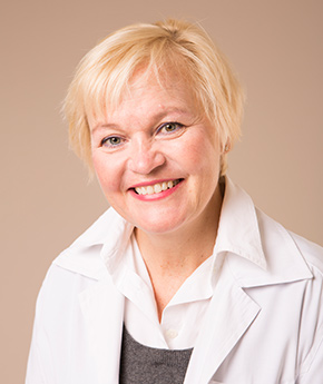 Psykiatrian erikoislääkäri Liisa Lahdelma Eiran sairaalassa hoitaa aikuis- ja työpsykiatriaa.