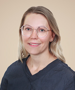 Sairaanhoitaja Karolina Keskikallio toimii Omahoitajana Eiran sairaalan Terveysklubissa.