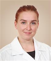 Laserhoitaja Nina Dahlman Eiran sairaalassa tekee IPL-valohoitoja mm. ihokarvojen poistoon.