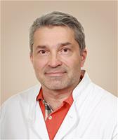 Ortopedian ja traumatologian erikoislääkäri Harri Hietaranta Eiran sairaalassa on erikoistunut tekonivel- ja tähystyskirurgiaan.
