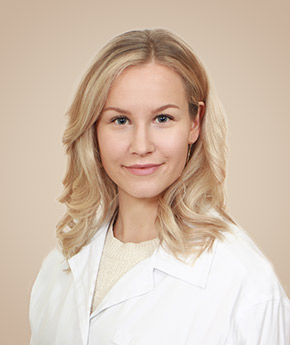 Optikko Sanni Hirvo Eiran sairaalassa tekee silmätutkimuksia sekä esitukimuksia silmäleikkausta varten ja on Eira Kuivasilmäklinikan asiantuntija.