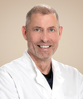 Silmäkirurgi Petri Oksman Eiran sairaalassa, erityisosaaminen SMILE-laserleikkaus, ikänäkö linssileikkaus, kaihileikkaus, ikänäkö Blended Vision -laserleikkaus.