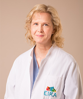 Plastiikkakirurgian erikoislääkäri Eeva Siitari Eiran sairaalassa, erityisosaaminen kasvojen, silmäluomien, korvien, rintojen ja vatsanpeitteiden korjausleikkaukset sekä rasvaimut.