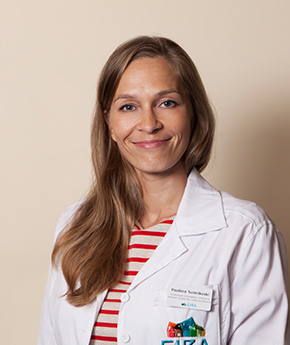 Naistentautien ja synnytysten erikoislääkäri Pauliina Tuomikoski Eiran sairaalassa on erikoistunut mm. vaihdevuosien kokonaisvaltaiseen hoitoon.