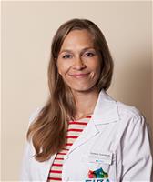 Naistentautien ja synnytysten erikoislääkäri Pauliina Tuomikoski Eiran sairaalassa on erikoistunut mm. vaihdevuosien kokonaisvaltaiseen hoitoon.