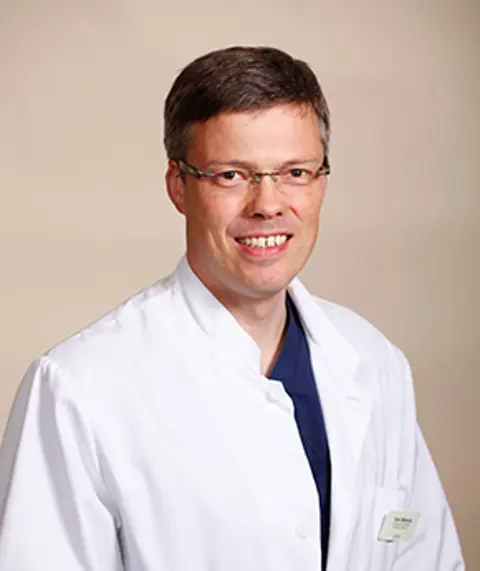 Gynekologi Tomi Sakari Mikkola Eiran sairaalassa, erityisosaaminen lantionpohjan ongelmat, gynekologiset laskeumat, virtsankarkailu ja hormonihoito.